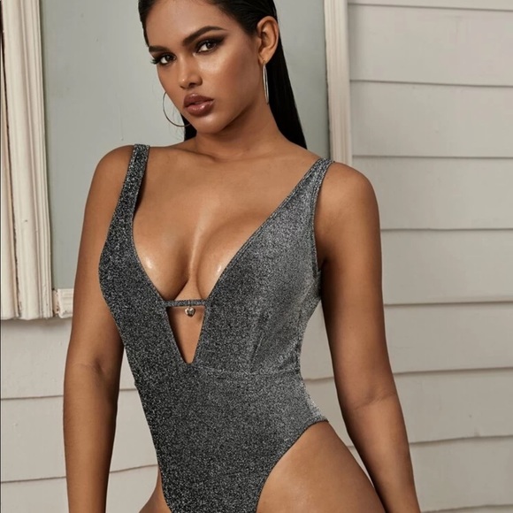 Sparkly one piece size small - Picture 4 of 7